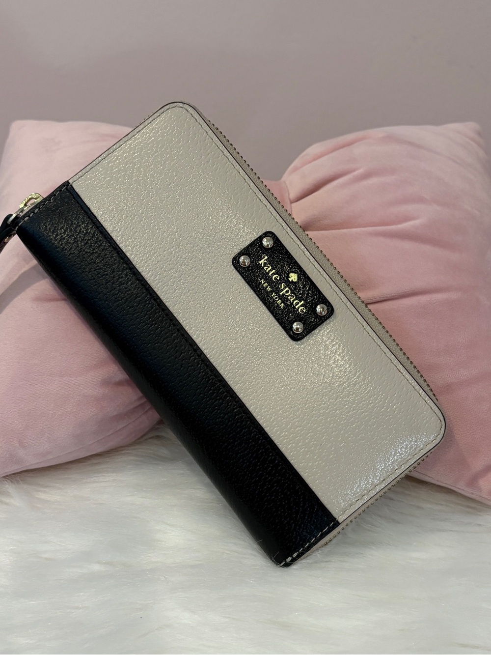 kate spade Two-Tone Black and Cream Zip-Around Wallet